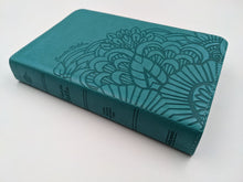 Cargar imagen en el visor de la galería, BIBLIA REINA VALERA 1960 COMPACTA PIEL FABRICADA LETRA GRANDE