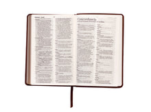 Cargar imagen en el visor de la galería, RVR60 BIBLIA CAFE PIEL 12 PTS LETRA GRANDE