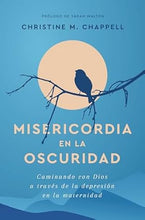 Cargar imagen en el visor de la galería, MISERICORDIA EN LA OSCURIDAD- CAMINANDO CON DIOS A TRAVÉS DE LA DEPRESIÓN EN LA MATERNIDAD