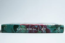 Cargar imagen en el visor de la galería, BIBLIA REINA VALERA 1960 TAPA DURA JARDÍN DE FLORES- LETRA GRANDE TAMAÑO MANUAL FONT 10 5