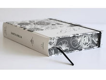 Cargar imagen en el visor de la galería, RVR60 BIBLIA DE APUNTES TAPA DURA BLANCO Y NEGRO CON FLORES EDICIÓN CANTOS PINTADOS