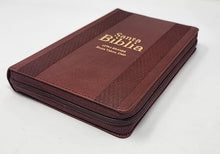Cargar imagen en el visor de la galería, BIBLIA REINA VALERA 1960 LETRA GRANDE- FONT 12 TAMAÑO MANUAL MARRÓN CON ÍNDICE Y CIERRE