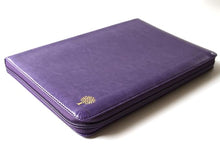 Cargar imagen en el visor de la galería, RVR60 BIBLIA TAMAÑO GRANDE LETRA GRANDE PIEL MORADA CON CREMALLERA