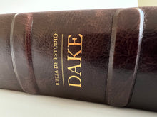 Cargar imagen en el visor de la galería, RV60 BIBLIA DE ESTUDIO DAKE- TAMAÑO GRANDE PIEL