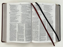 Cargar imagen en el visor de la galería, RV60 BIBLIA DE ESTUDIO DAKE- TAMAÑO GRANDE PIEL