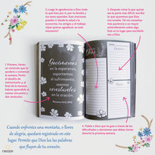 Cargar imagen en el visor de la galería, ORACIONES Y PROMESAS PARA LA MUJER- GUÍA DE ORACIONES Y VERSÍCULOS PARA 52 SEMANAS