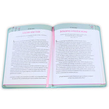 Cargar imagen en el visor de la galería, CONFÍA EN DIOS CON CADA ALIENTO- 365 DEVOCIONES DIARIAS PARA MUJERES