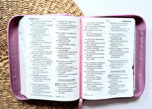 Cargar imagen en el visor de la galería, RV1960 BIBLIA REINA VALERA COMPACTA
