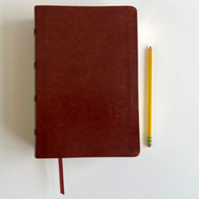 Cargar imagen en el visor de la galería, RV60 BIBLIA DE ESTUDIO DAKE- TAMAÑO GRANDE PIEL