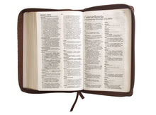 Cargar imagen en el visor de la galería, RVR60 BIBLIA NEGRA CON CIERRE SIMIL PIEL 12 PTS