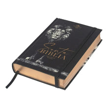 Cargar imagen en el visor de la galería, SANTA BIBLIA REINA VALERA 1960- ROSTRO LEÓN LETRA GRANDE Y TIRA ELÁSTICA NEGRA TAPA DURA