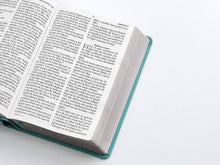 Cargar imagen en el visor de la galería, RV60 BIBLIA MANUAL COLECCIÓN CORINTO TURQUEZA LETRA 14 PTS SIMIL PIEL