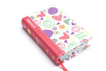 Cargar imagen en el visor de la galería, NVI BIBLIA LUZ EN MI CAMINO- CORAZONES MULTICOLOR SIMIL PIEL
