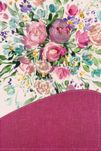 Cargar imagen en el visor de la galería, BIBLIA DE UNA JOVEN CONFORME AL CORAZÓN DE DIOS LUJO FLORAL