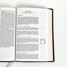 Cargar imagen en el visor de la galería, RVR1960 BIBLIA DEL PESCADOR: EDICIÓN LIDERAZGO-NEGRO PIEL