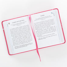 Cargar imagen en el visor de la galería, DEVOCIONALES DE UN MINUTO PARA NIÑAS- COLOR ROSA OSCURO CON FLORES EN PIEL