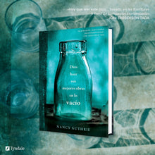 Cargar imagen en el visor de la galería, DIOS HACE SUS MEJORES OBRAS EN LO VACÍO