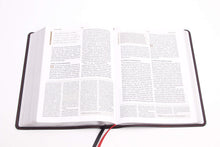Cargar imagen en el visor de la galería, BIBLIA DE ESTUDIO SPURGEON NEGRA PIEL GENUINA