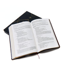 Cargar imagen en el visor de la galería, BIBLIA DEL MINISTRO RV1960 2020 NEGRA