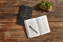 Cargar imagen en el visor de la galería, BIBLIA DEL MINISTRO RVR 1960