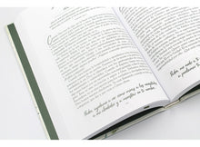 Cargar imagen en el visor de la galería, UN AÑO EN SU PRESENCIA- 365 DEVOCIONALES PARA ANIMAR TU VIDA