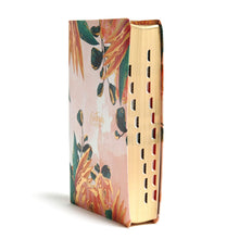 Cargar imagen en el visor de la galería, BIBLIA CENTRADA EN CRISTO-BIBLIA DEVOCIONAL PARA MUJERES
