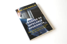 Cargar imagen en el visor de la galería, CADÁVER DE IMPECABLE APARIENCIA-TODOS VALEMOS MÁS QUE EL PEOR ERROR QUE HAYAMOS COMETIDO