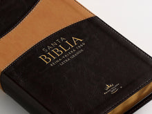Cargar imagen en el visor de la galería, RVR60 BIBLIA  LETRA GRANDE BITONO SIMIL PIEL 12 PTS
