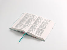 Cargar imagen en el visor de la galería, RV60 BIBLIA MANUAL SIMIL PIEL  12  PUNTOS LETRA GRANDE
