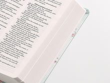Cargar imagen en el visor de la galería, RV60 BIBLIA MANUAL SIMIL PIEL  12  PUNTOS LETRA GRANDE
