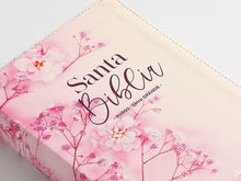 Cargar imagen en el visor de la galería, RV60 BIBLIA MANUAL SIMIL PIEL  12  PUNTOS LETRA GRANDE
