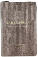 Cargar imagen en el visor de la galería, NVI BIBLIA MANUAL CON CIERRE LETRA  11 PTS

