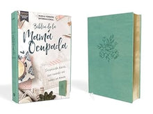 Cargar imagen en el visor de la galería, BIBLIA DE LA MAMÁ OCUPADA  NVI-  INSPIRACIÓN DIARIA AUN CUANDO SOLO TIENES UN MINUTO
