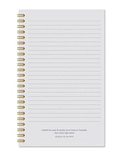 Cargar imagen en el visor de la galería, LIBRETA- EL PODER DE LA MUJER QUE ORA
