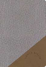 Cargar imagen en el visor de la galería, BIBLIA REINA VALERA 1960- GRIS Y MARRÓN- LETRA GRANDE TAMAÑO MANUAL- IMITACIÓN PIEL

