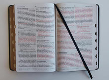 Cargar imagen en el visor de la galería, RV60 BIBLIA LEÓN SIMIL PIEL CON ÍNDICE

