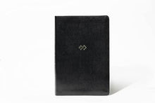 Cargar imagen en el visor de la galería, BIBLIA REINA VALERA 1960 TEMÁTICA DE ESTUDIO- NEGRO SIMIL PIEL
