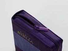 Cargar imagen en el visor de la galería, RV1960 SANTA BIBLIA REINA VALERA DOS TONOS LILA IMITACIÓN PIEL ÍNDICE Y CIERRE LETRA GRANDE 12 PUNTOS
