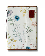 Cargar imagen en el visor de la galería, RVR60  BIBLIA EXQUISITA DELICADEZA FLORAL- LETRA GRANDE CON CONCORDANCIA Y REFERENCIAS
