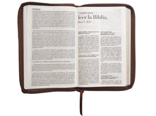 Cargar imagen en el visor de la galería, RVR60 BIBLIA NEGRA CON CIERRE SIMIL PIEL 12 PTS
