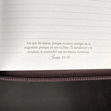 Cargar imagen en el visor de la galería, NUEVAS FUERZAS- LIBRETA DE LUJO IMITACIÓN PIEL CON CIERRE- MARRÓN DUO TONO
