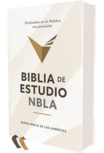 Cargar imagen en el visor de la galería, NBLA-NUEVA BIBLIA DE LAS AMERICAS BIBLIA DE ESTUDIO- GRIS PASTA BLANDA
